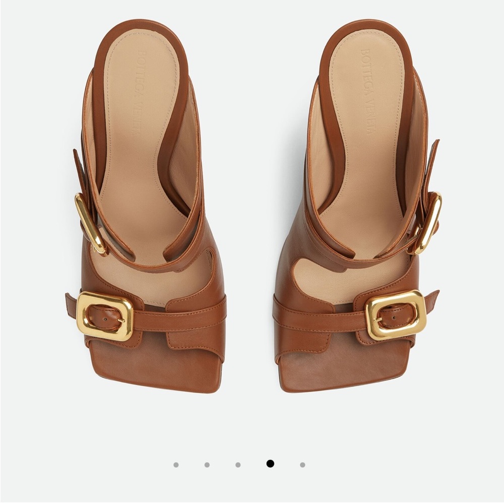 **NEW IN BOX**Bottega Veneta Stretch Buckle Mule Sandal